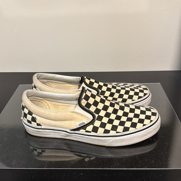 Popular Vans slip ons only worn twice - Picture 2 of 2